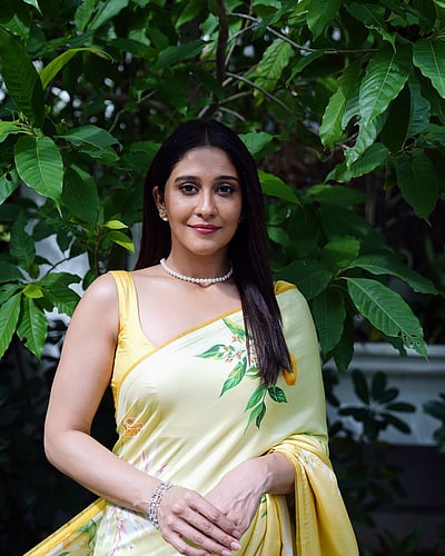 மஞ்சள் வெயில் மாலையிலே... ரெஜினா!